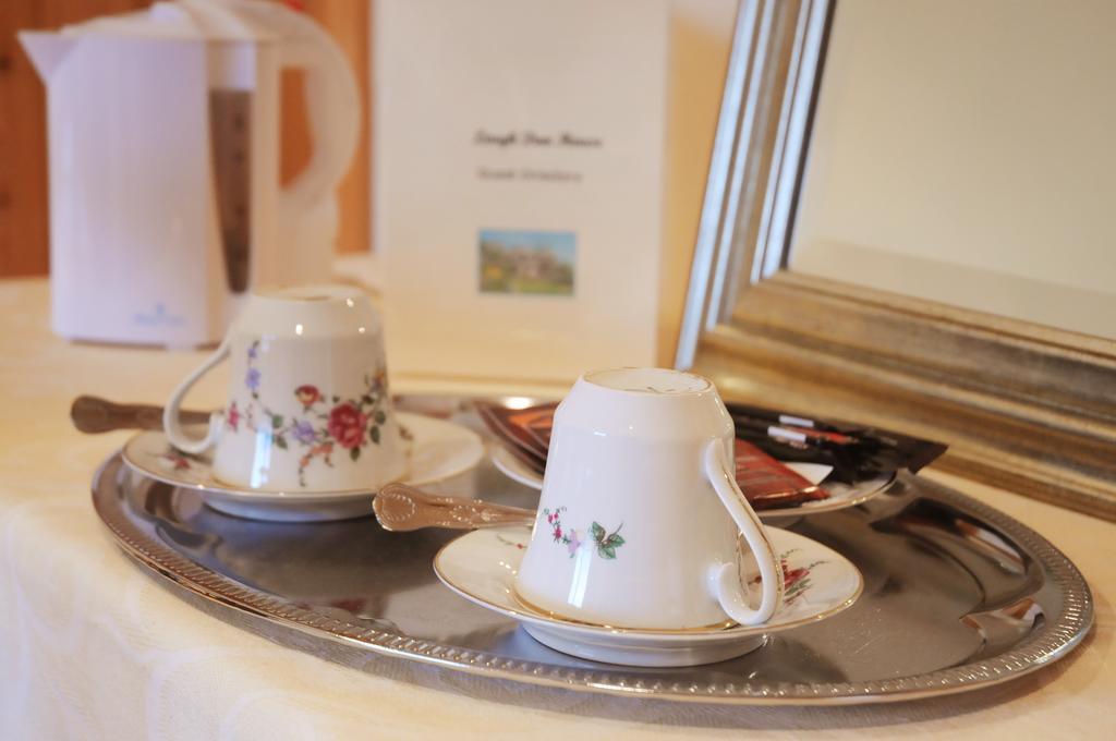 Bed and Breakfast Lough Dan House Oldbridge Pokoj fotografie